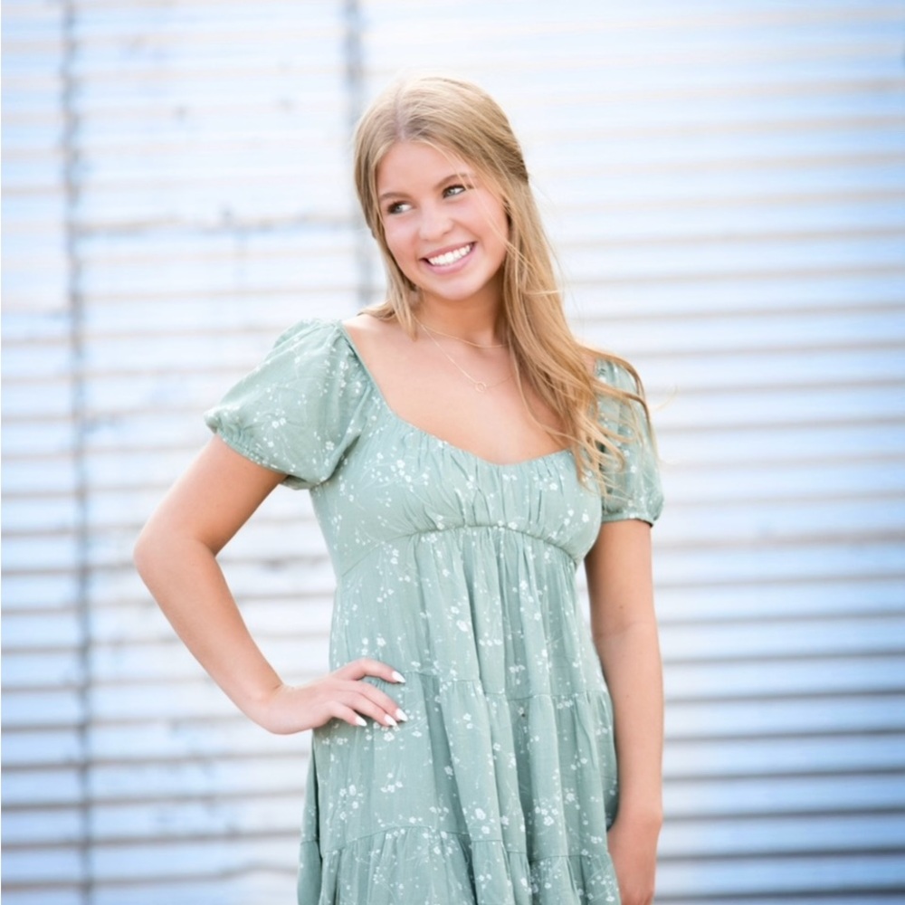 Elegant Green Floral Dress - Picture 3 of 4